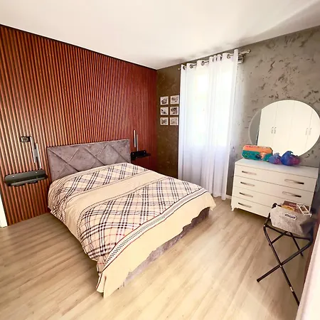Pogradec Apartment * 포그라데츠