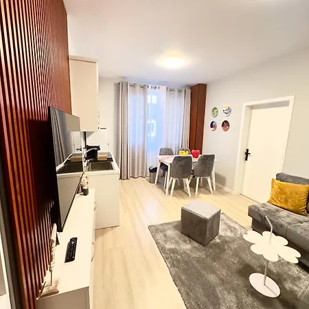 아파트 Pogradec Apartment